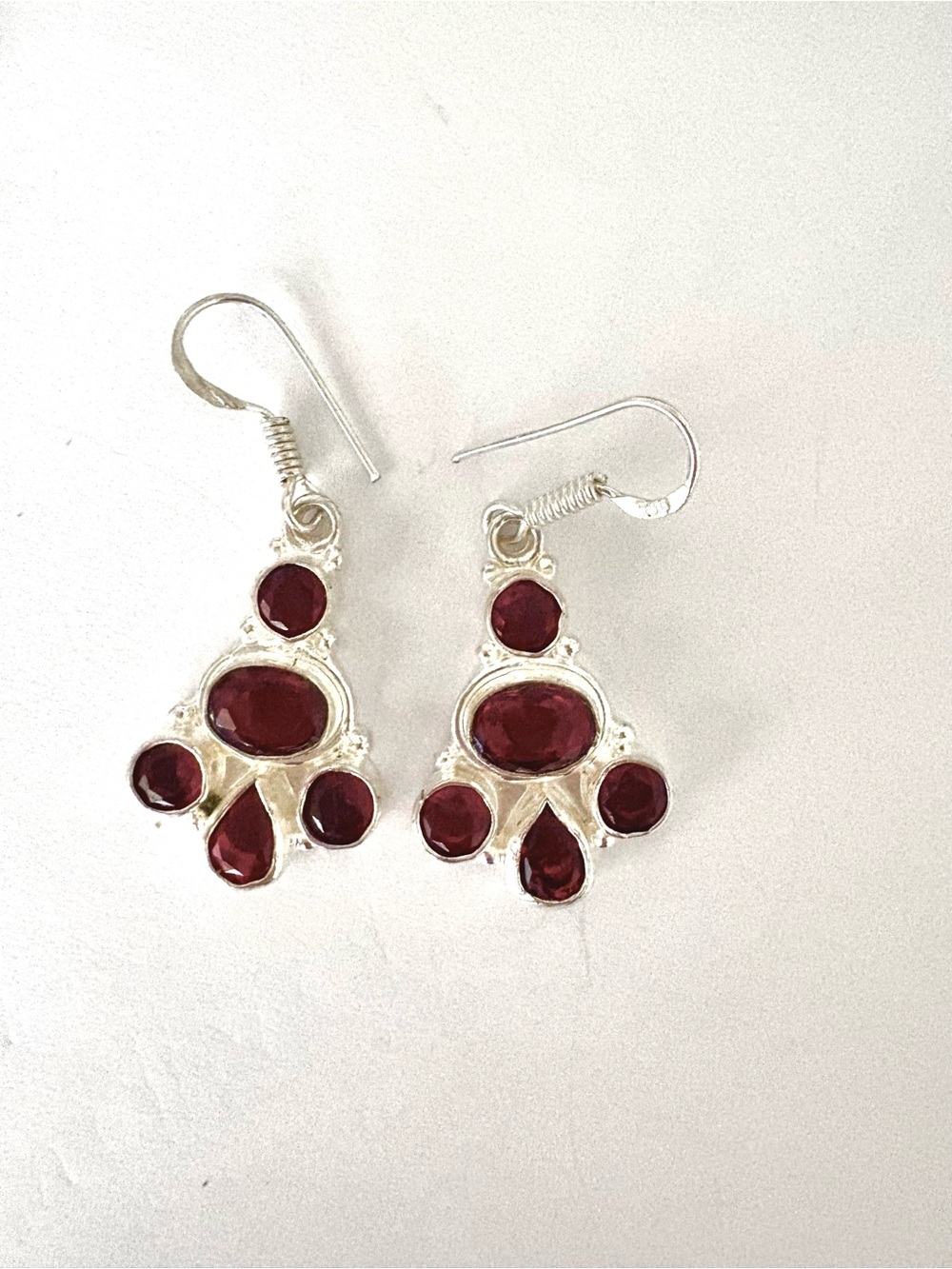 Beautiful, 6 Garnet stones, 925 marked earrings.